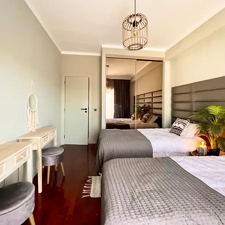 Twin -can Be Triple- With Huge Window, Balcony, Mountain And Sea Views ホームステイ アルマダ